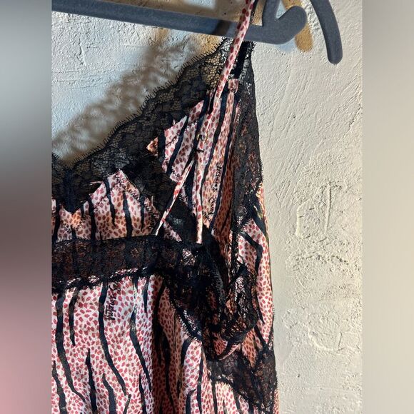 Victoria Secret Strappy Camisole Lace Trim Tank, lovely print w black lace XL - Picture 7 of 9
